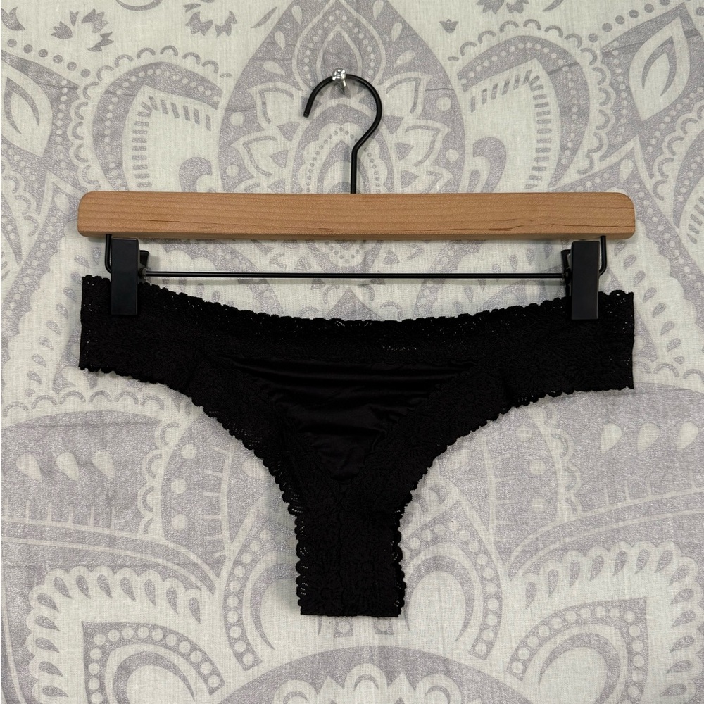 Nwt $12 Aerie American Eagle Shine Floral Lace Stretch Thong Panty Black M